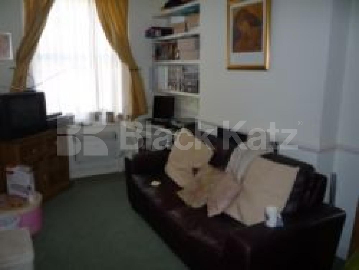 			BARGAIN ONE BED FLAT IN CENTRAL CROUCH END!, 1 Bedroom, 1 bath, 1 reception Flat			 Topsfield Parade, CROUCH END N8